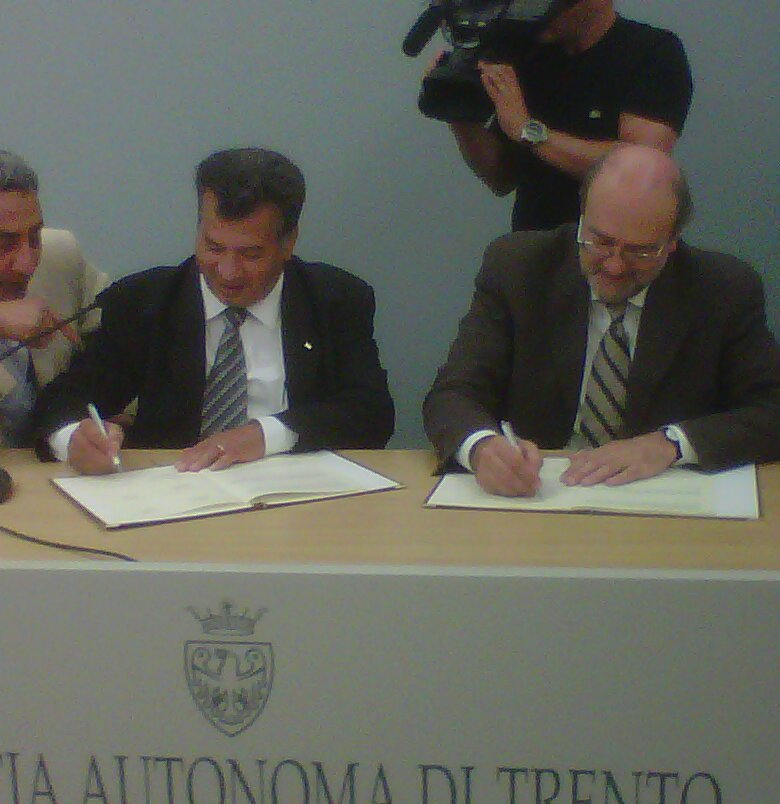 Il momento della firma del protocollo PAT - ANP